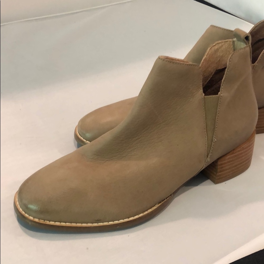 NWOT Anthropologie Seychelle's Tan Chelsea booties - Picture 4 of 8